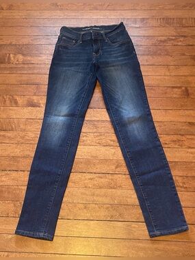 Old Navy Mid-rise Straight leg Jeans size 00